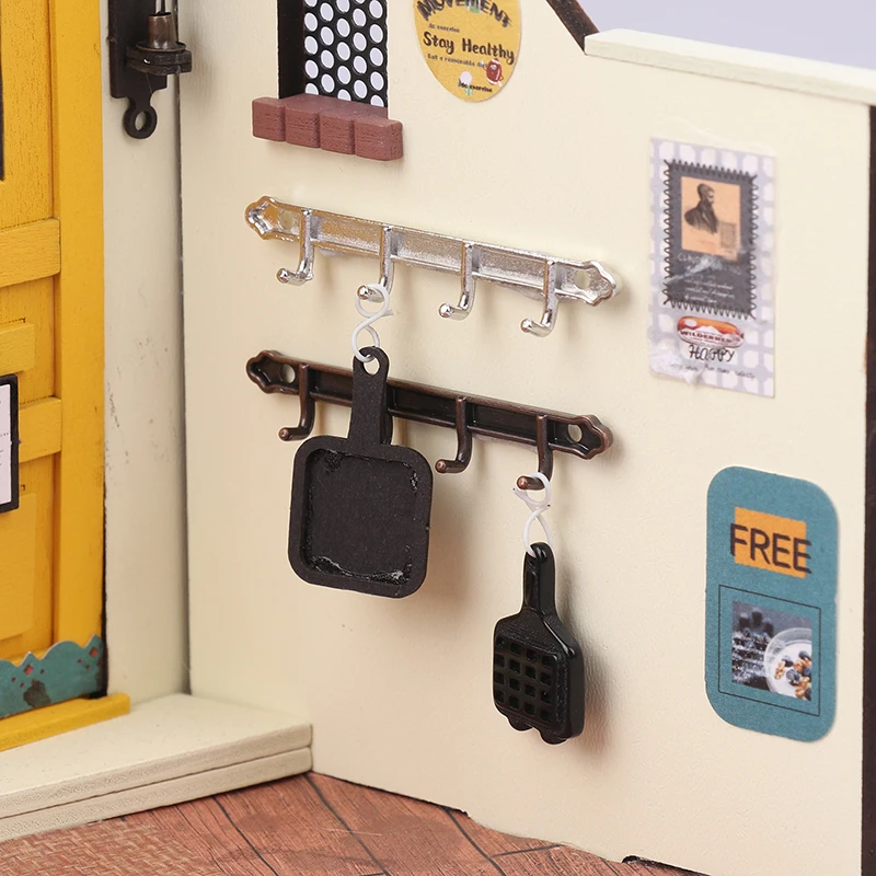 1 個 1/12 ドールハウス金属洋服ラック壁フックドールハウスミニチュア家具ドールハウスアクセサリーごっこ遊びおもちゃ