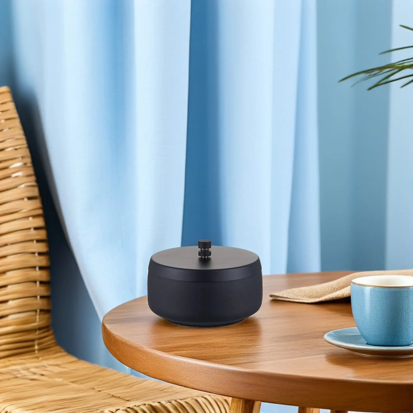 

Пепельница-контейнер: аксессуар для офиса, органайзер для курения