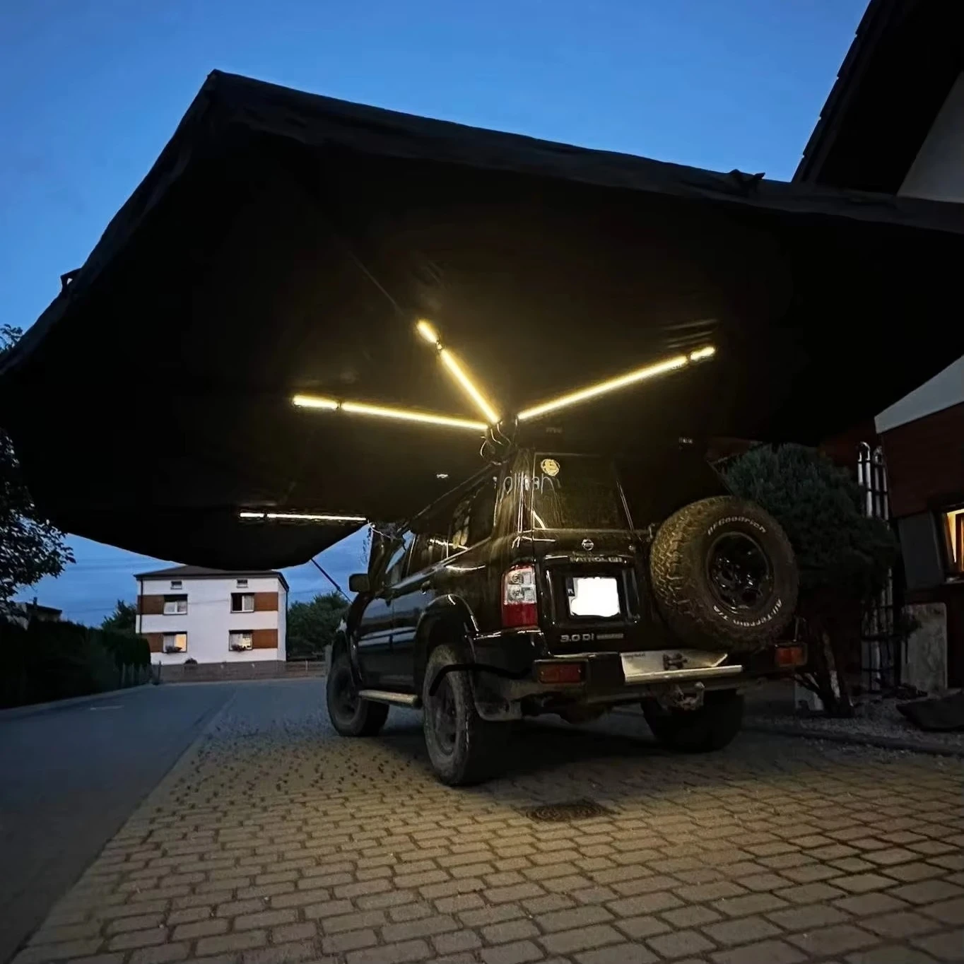 

270° Retractable Car Side Awning With Built-in LED Lights, Durable Waterproof, UV Resistant, Suitable For Outdoor Adventures