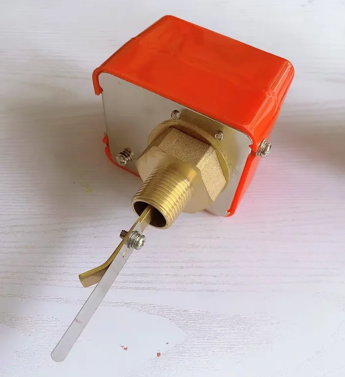 HFS-25 (1") /HFS-20 (3/4") /HFS-15 (1/2") SPDT 15A 250V El controlador de flujo objetivo está conectado al interruptor de flujo de agua