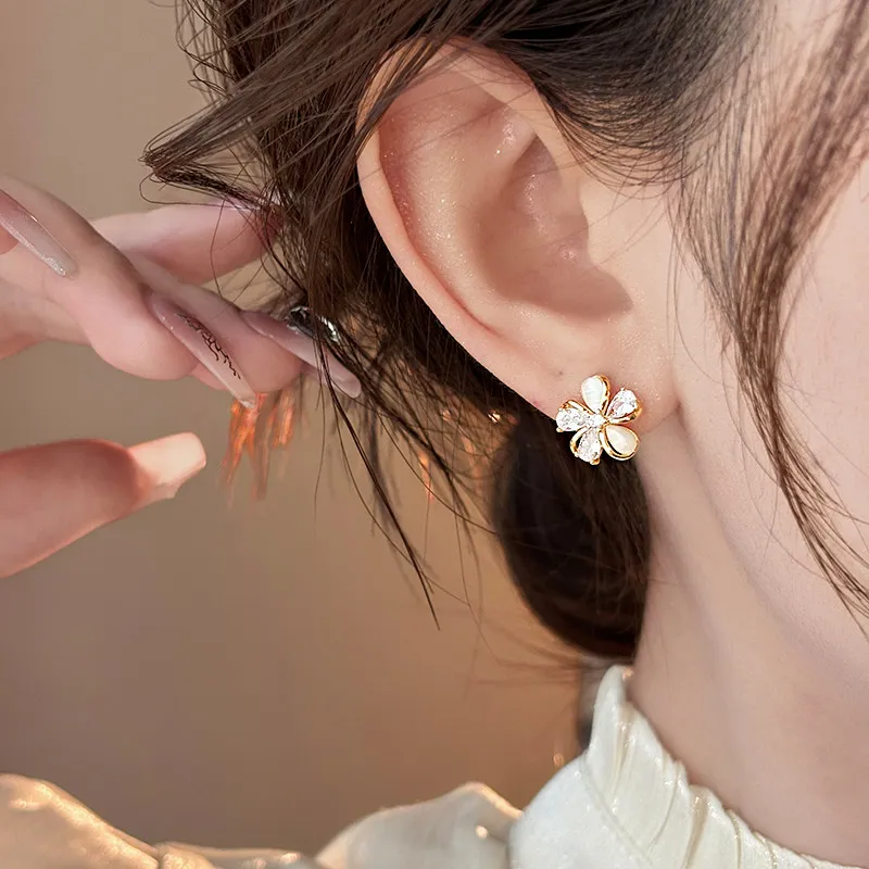 18K Vergoldete Katzenaugen-Stein Zirkon Blumen-Ohrringe Frisches Design 2026 Neuer Stil Schmuck-Accessoires Süße Ohrstecker für Mädchen – Detail 9