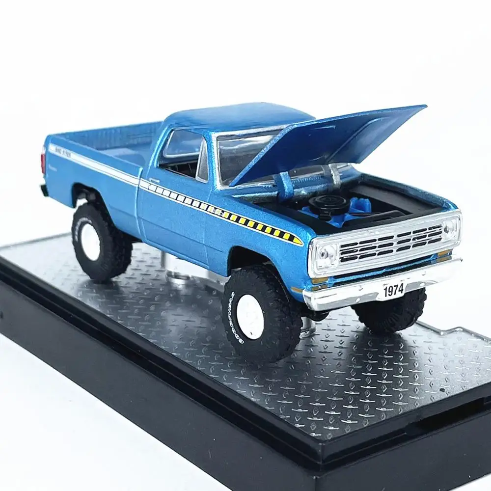 M2 Machines 1/64 1974 Dodge pickup Green/Blue Die-cast Alloy Car Model Collection Gift Toy