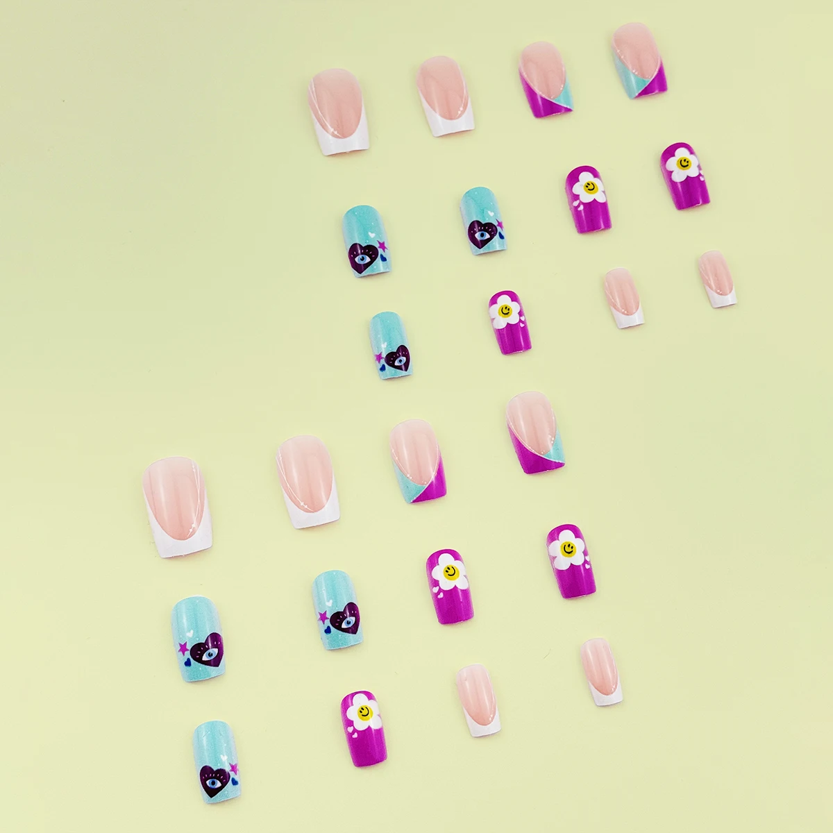مجموعة كاملة مكونة من 24 قطعة من الأظافر المزيفة المربعة القصيرة، مصنوعة من تصميم فرنسي محظور بالألوان مع وجوه مبتسمة ملونة ونمط أوروبي وأمريكي، بما في ذلك غراء جيلي واحد، مثالية للحفلات والرقصات والارتداء اليومي، قابلة للإزالة وقابلة لإعادة الاستخدام.