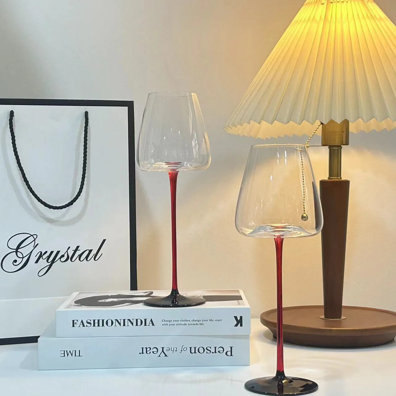 

Wine Glasses Champagne Glasses Highball Cup Red Pole and Black Base Crystal Glass Wine Glass Red Wine Black and Red