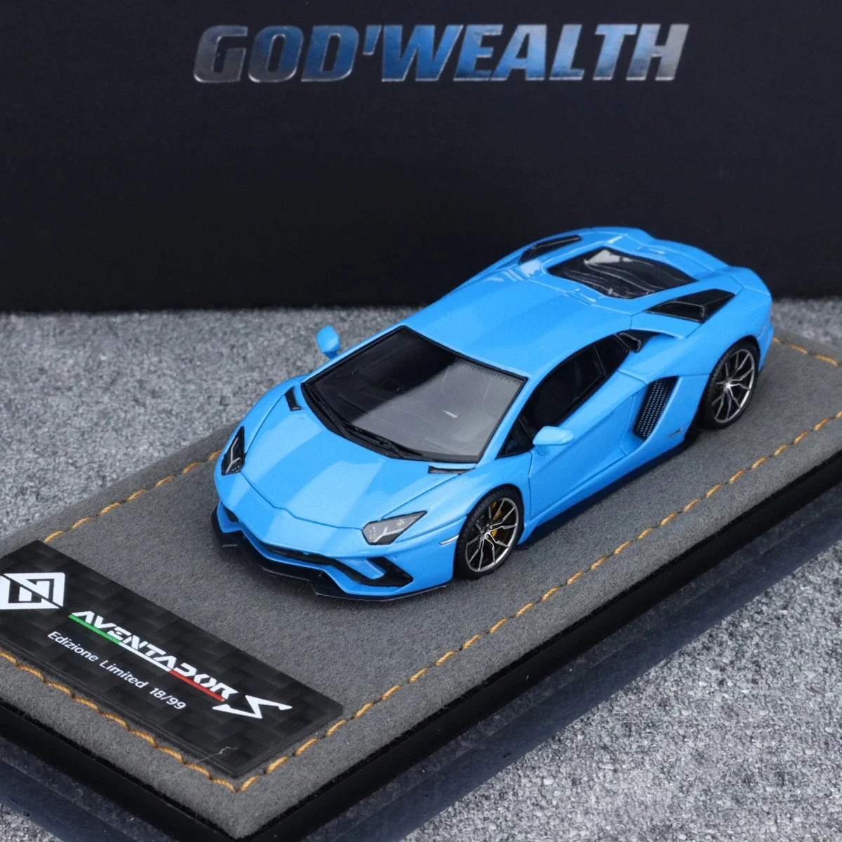 

God Wealth 1:64 LP740 Limited Edition Resin Simulation Car Model