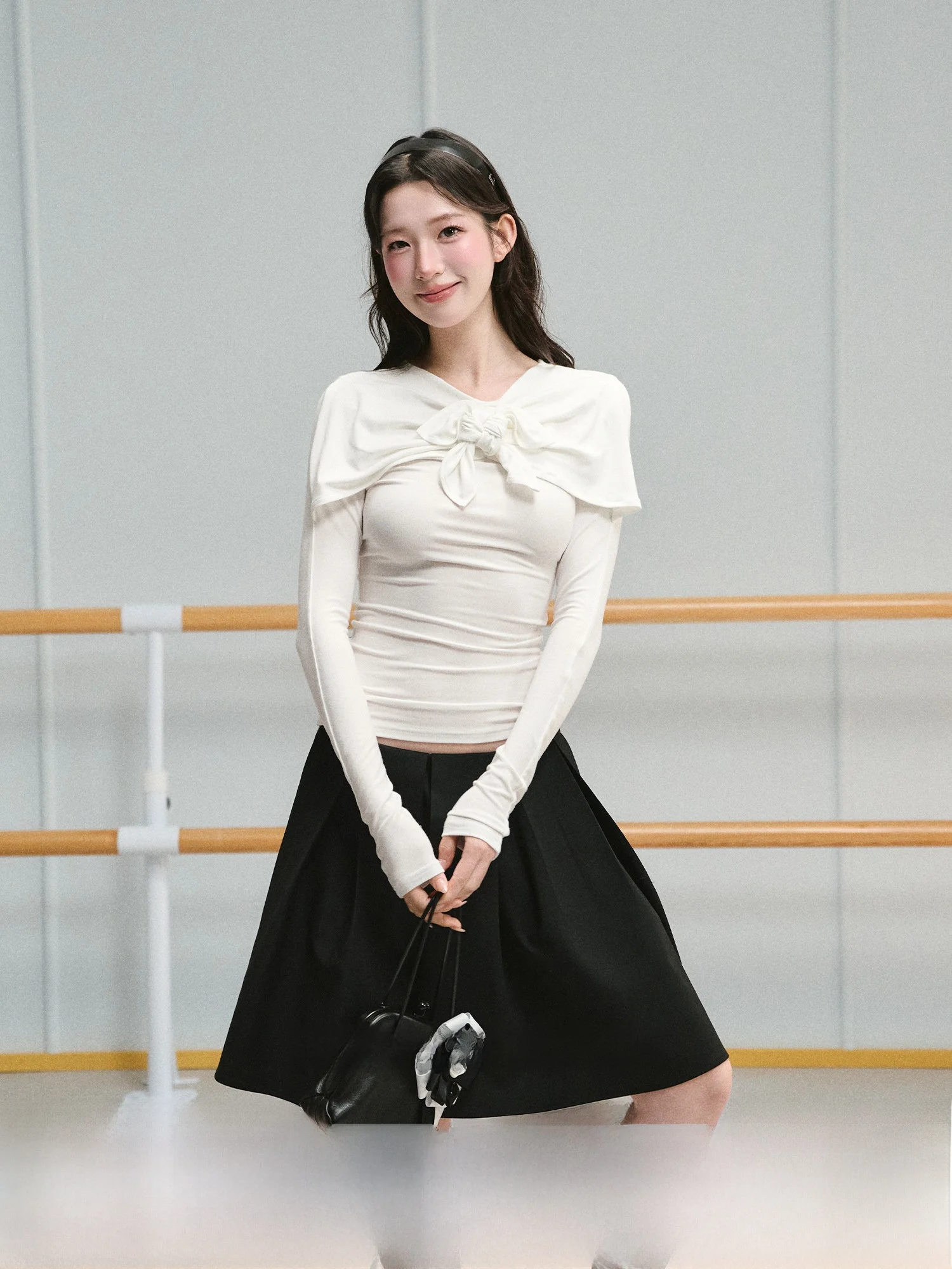 

LaluneDuCiel Корейская мягкая приталенная футболка с V-образным вырезом для женщин, осенняя, повседневная, с длинным рукавом, декоративная, для похудения