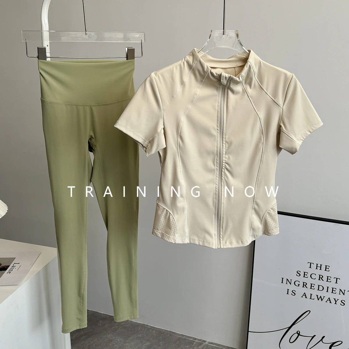 

Женский летний костюм для йоги, облегающий и тонкий фитнес-костюм с короткими рукавами, профессиональный бег, темперамент, высококачественный, быстросохнущий