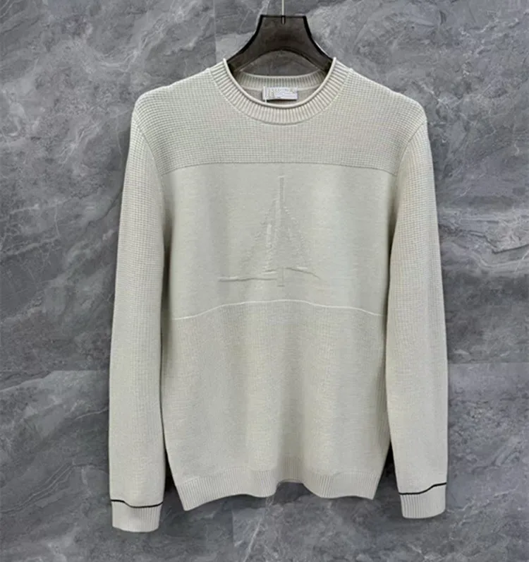 

Индивидуальная новая мужская одежда из Европы и Америки на зиму 2025 года. Модный шерстяной вязаный свитер с длинными рукавами и круглым вырезом.
