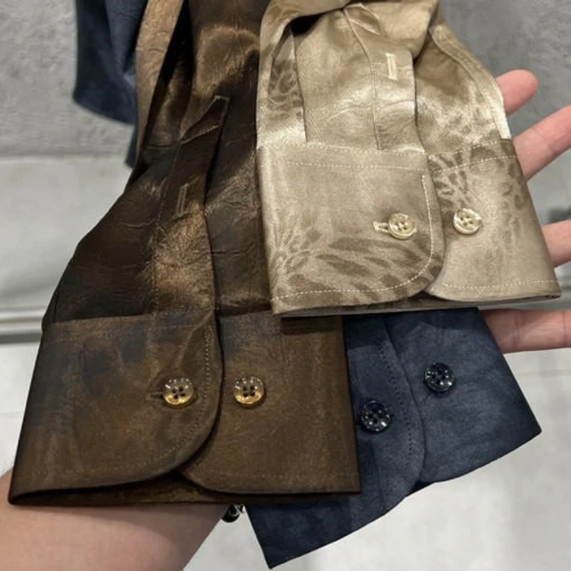 Gradiënt satijnen overhemd heren, nieuwe Chinese opstaande kraag, verborgen knoopontwerp, trendy vrijetijdskleding