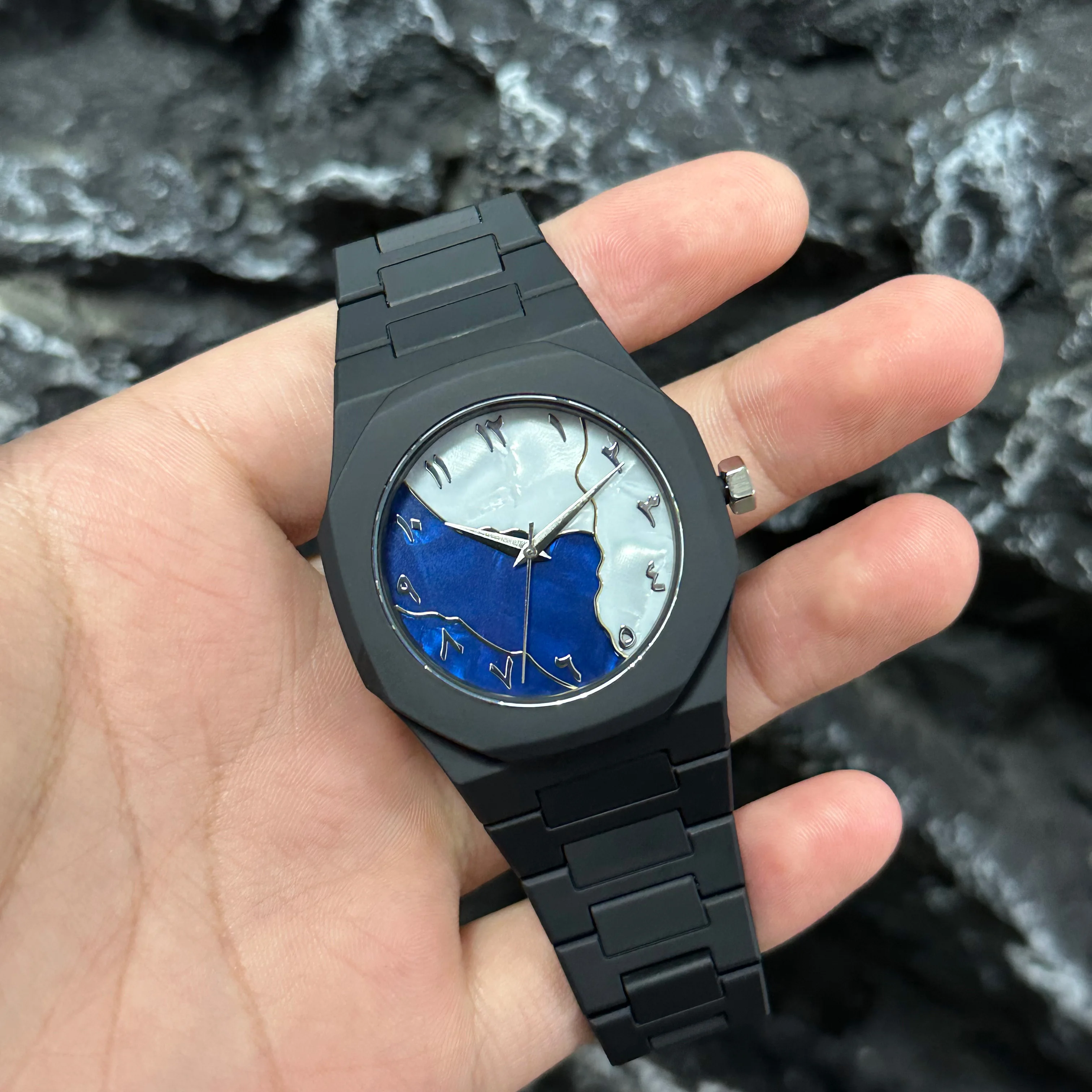 2025 Creative Middle East Arabic Digital Quartz Men's Watch Modern Minimalist Sketching Creative Design Waterproof Women's Watch