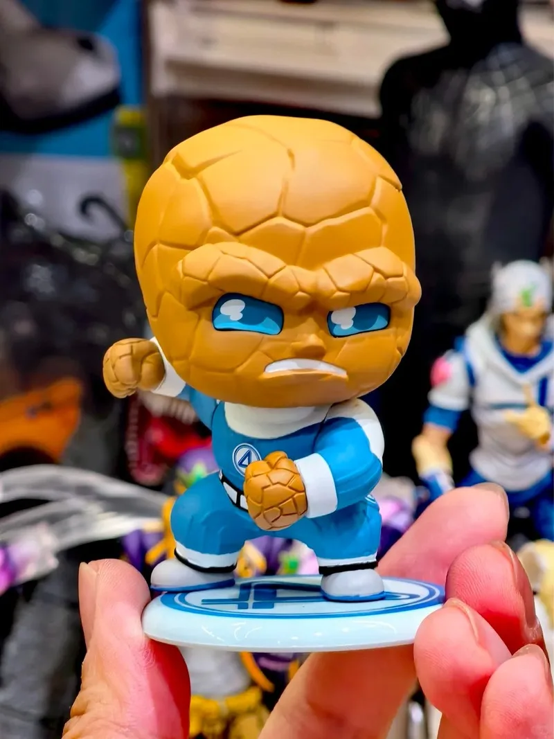 ของแท้ Hottoys Cosbi Fantastic Four: First Steps กล่องตาบอดรุ่น Miniature อะนิเมะตัวเลข Mystery กล่องของเล่นแฟนของขวัญ