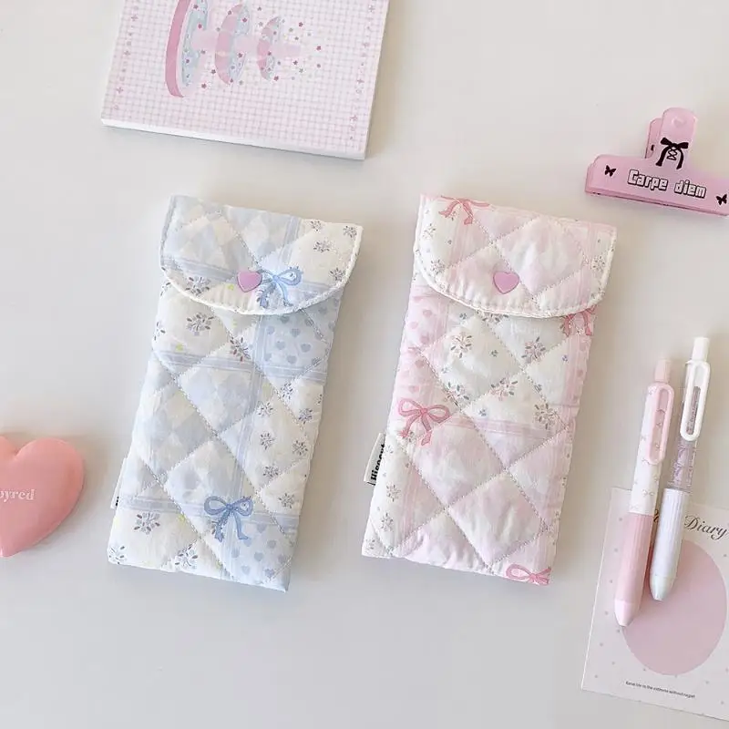 1 Stück Modische Blumenmuster-Schleifen-Snap-Stifttasche Schüler-Schreibwaren Mädchen Tragbare Brillen-Aufbewahrungstasche Große Kapazität Reise-Make-up-Tasche Geschenk – Detail 10