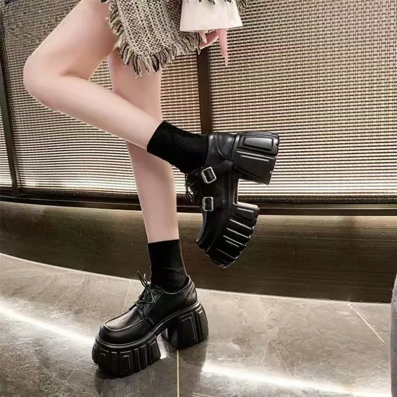 

Маленькие кожаные туфли на шнуровке с металлической пряжкой в стиле панк, увеличивающие рост, толстый каблук, маленькие кожаные туфли для женщин, весенне-осенние новые туфли Le Fu