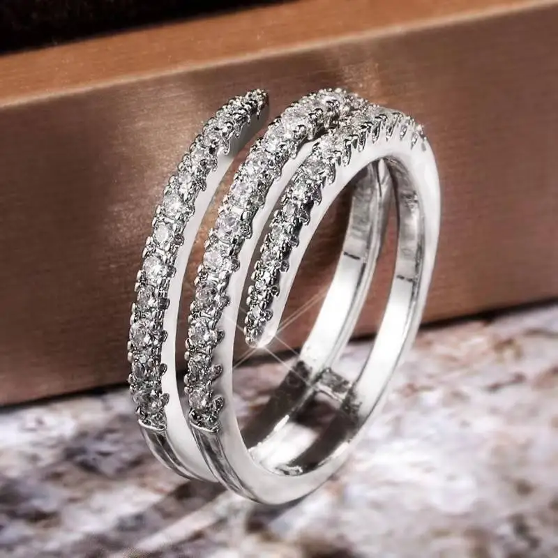 Huitan geometrische Frauen Ring glänzende kubische Zirkon Braut Verlobung Hochzeits feier Zubehör Phantasie Geschenk einfache stilvolle weibliche Ring