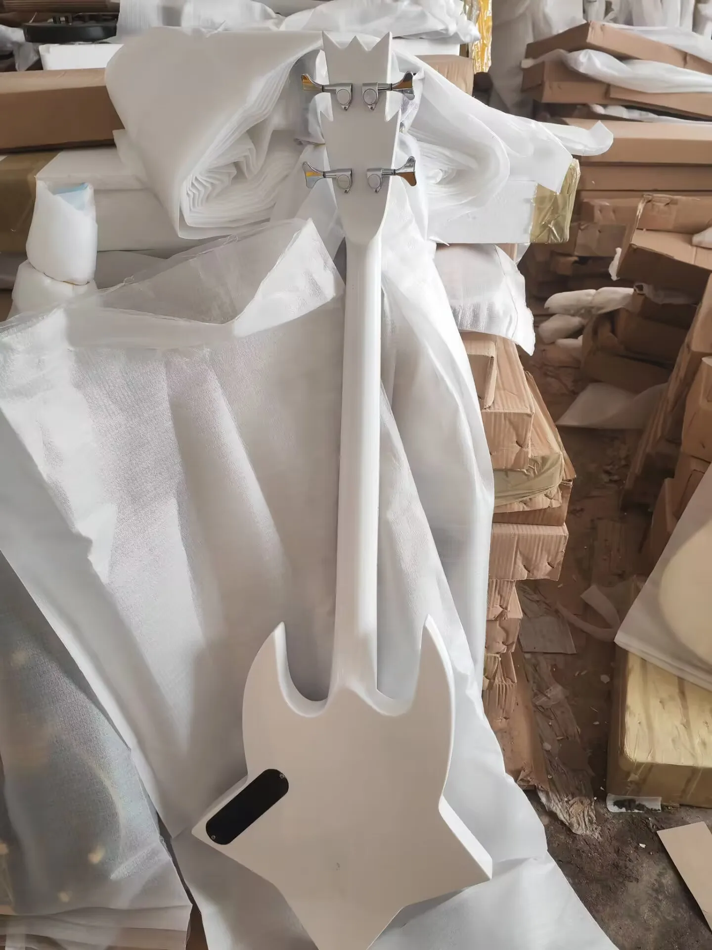 Custom White 4 String Electric Bass Guitar Set Neck Body 24 Frets 5 Piece Pickups Maple Star Inlays Fretboard China Bass