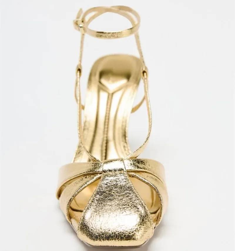 موضة الذهب رقيقة الكعب الصنادل المرأة مثير حزام الكاحل مشبك المصارع صندل فاخر مأدبة العلامة التجارية حذاء مصمم Zapatos Mujer