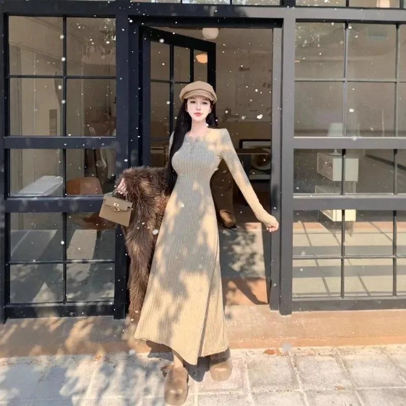 Gaun Panjang Kancing V-neck Musim Gugur Gaya Prancis Pinggang Tinggi Solid Slim Panjang Sedang Model A-line Gaun Sweater Gaun Elegan Платье 원피스