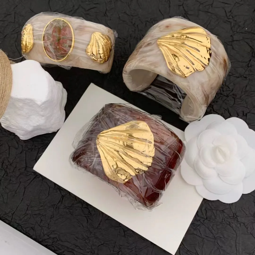 

Индивидуальный преувеличенный геометрический браслет из акриловой ракушки для женщин, подарок на вечеринку для девочек, ювелирные аксессуары