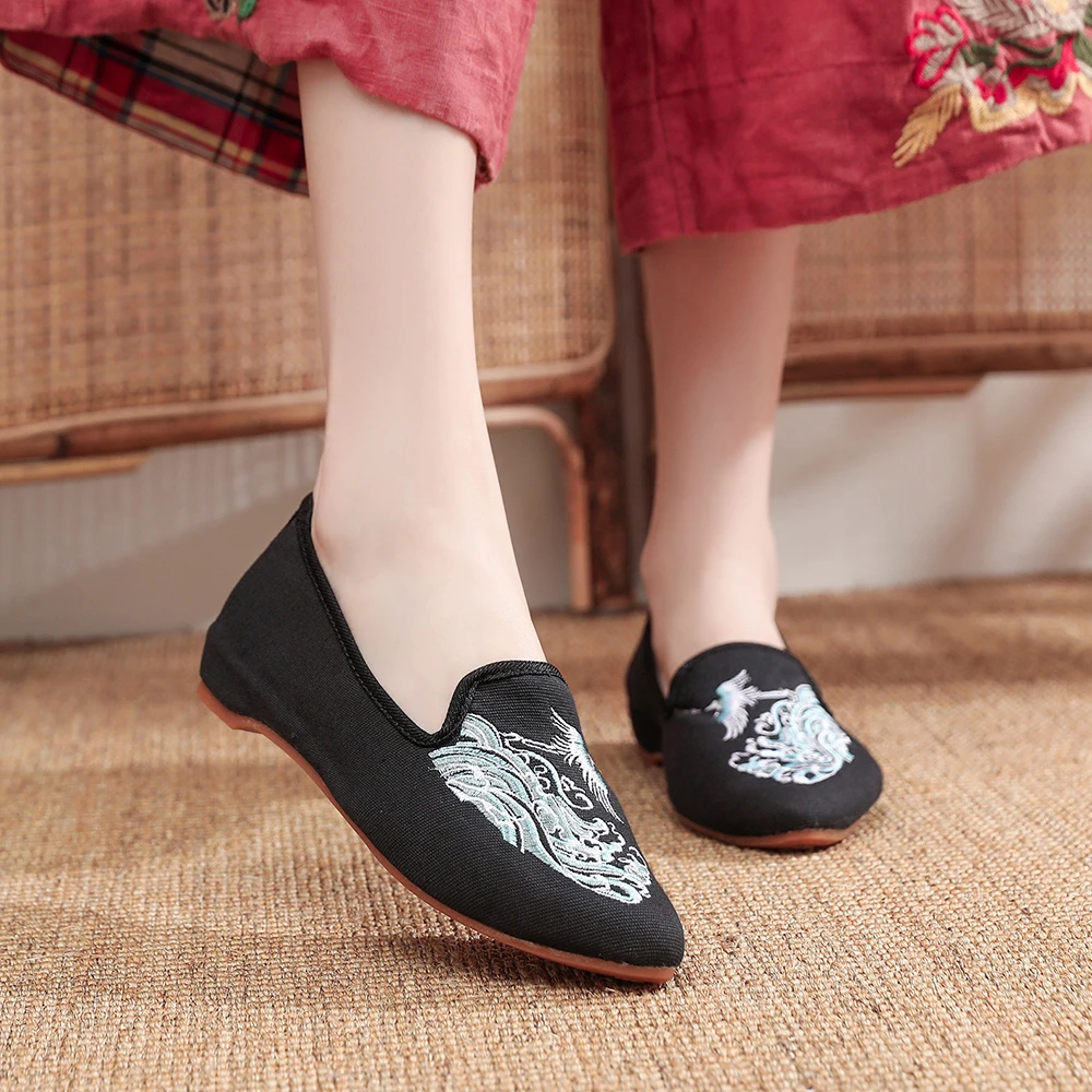 Veowalk Crane on River Embroidered Women Canvas Flats Ladies Casual Pointed Toe Denim Ballet shoes Comfort Woman Retro Slip-ons