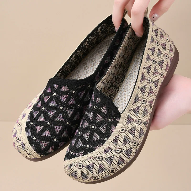 

2025 New Spring Women's Single Shoes, Flat, Soft-soled, Breathable, Shallow Mouth, Mom Cloth Shoes