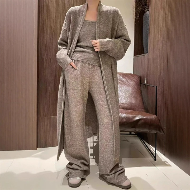 Un nuevo traje de punto de otoño/invierno para mujer, suéter largo elegante a la moda, abrigo, Tops con cuello Halter, Pantsa de pierna ancha, conjuntos de tres piezas
