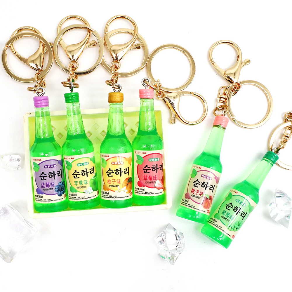 LLavero de vino realista, Soju coreano, encantos de botella de vino blanco afrutado y cerveza, Regalos divertidos para Navidad y cumpleaños
