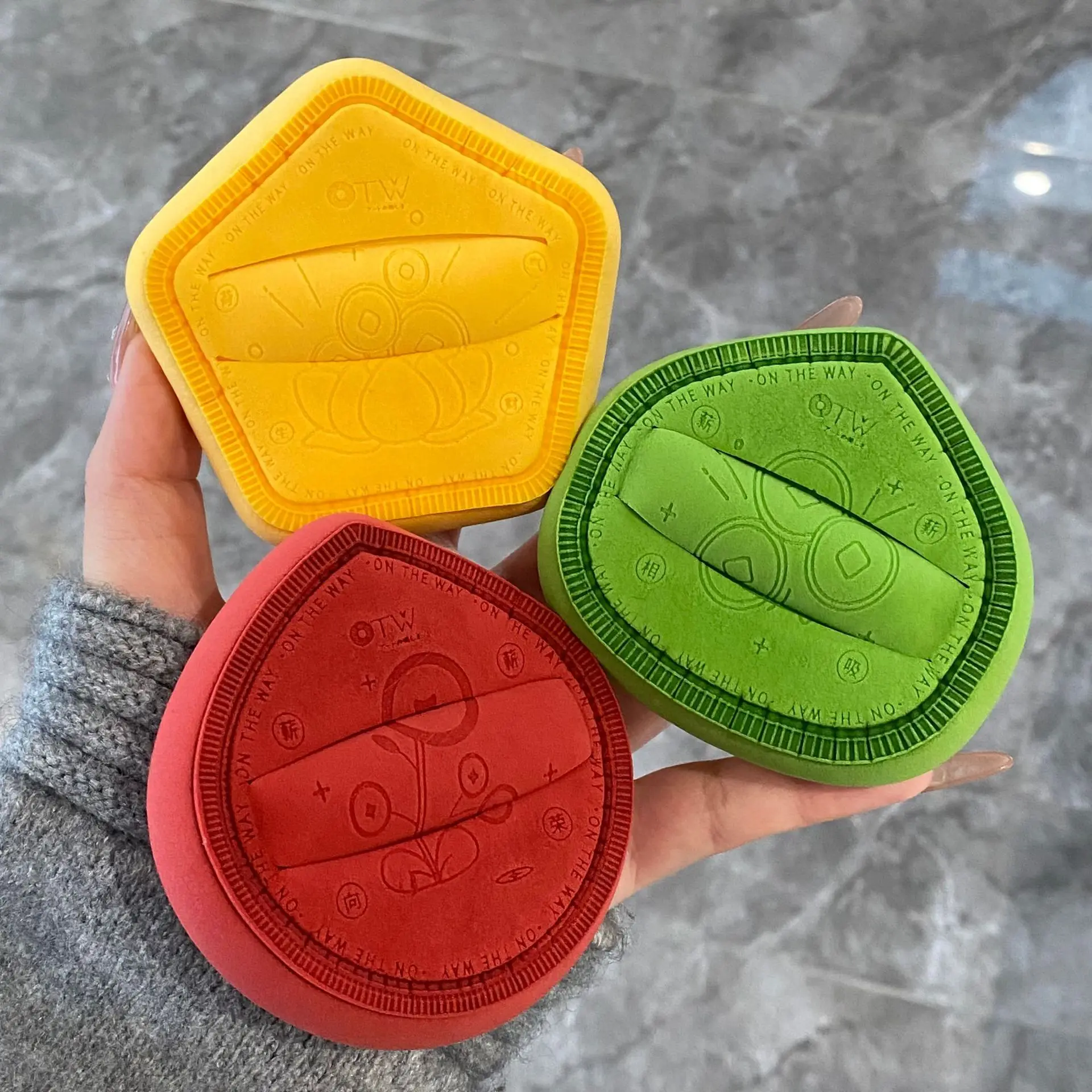 Kit com 3 Esponjas de Maquiagem Super Macias Tipo Marshmallow, Grandes e Espessas, Sem Látex, para Base Líquida e Pó