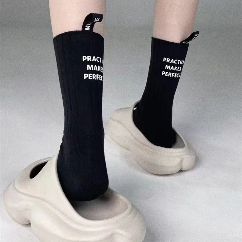 1 pair of heel label letter socks men's and women's mid-tube socks cotton socks