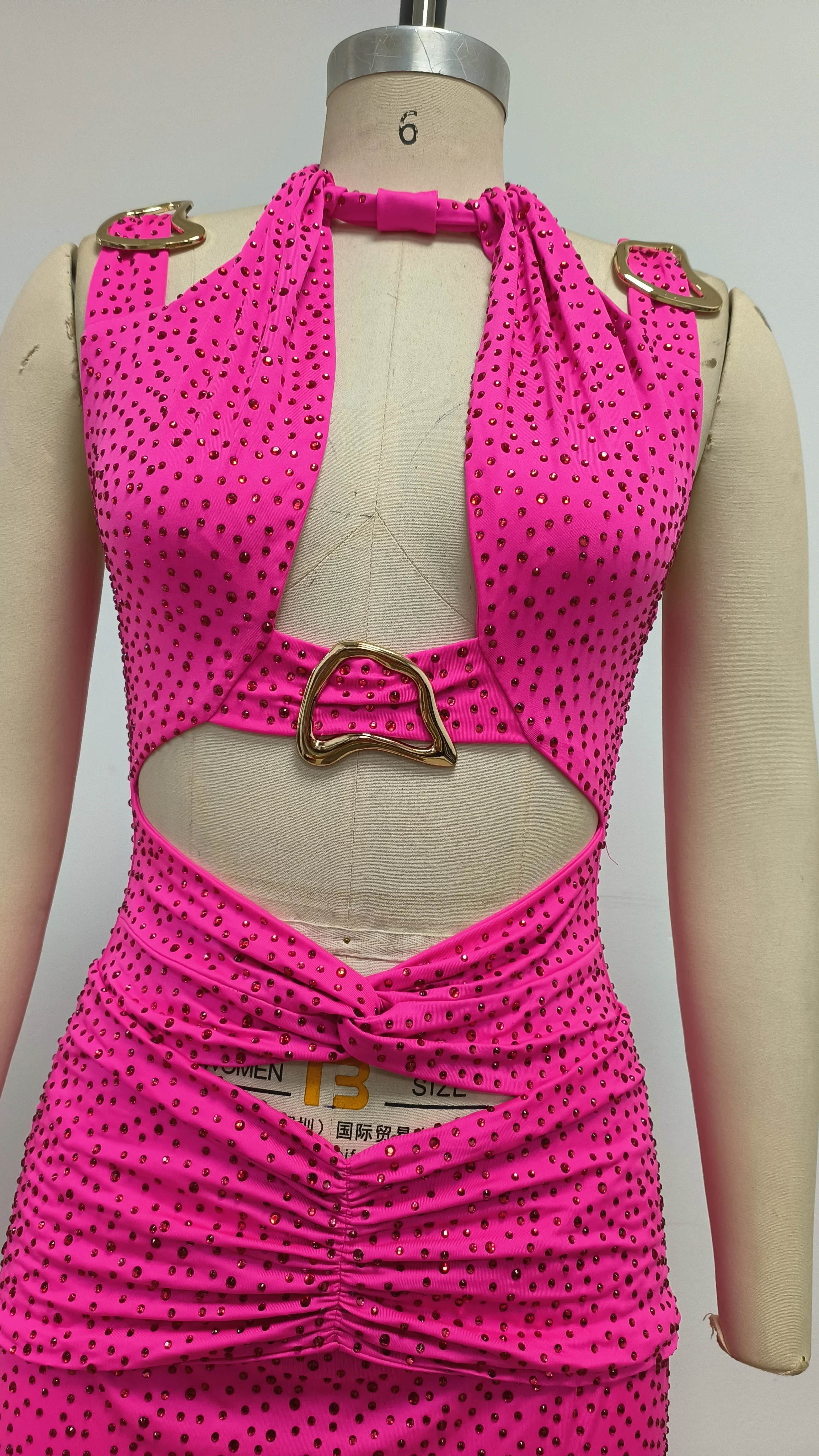 Abito da donna lungo da compleanno maxi stile punk con strass rosa caldo ritagliati Abiti da festa da sera per celebrità di lusso in un unico pezzo