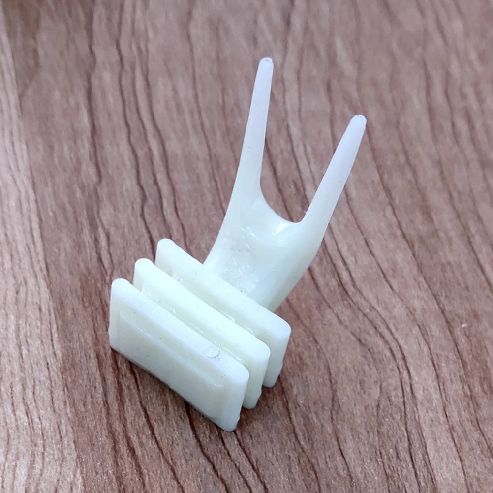 

50pcs Bird Fruit Fork White Small Size Parrot Vegetable Stick Cage Feeder Fork Bird Cage Food Holder Pet Supplies Long Term Use
