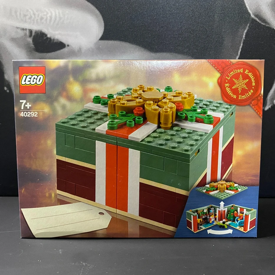 LEGO 40292 Buildable Holiday Present 2018 Store Limited Edition for Kids Boys Girls Ages 7+ Birthday Christmas Gift (301Pieces)