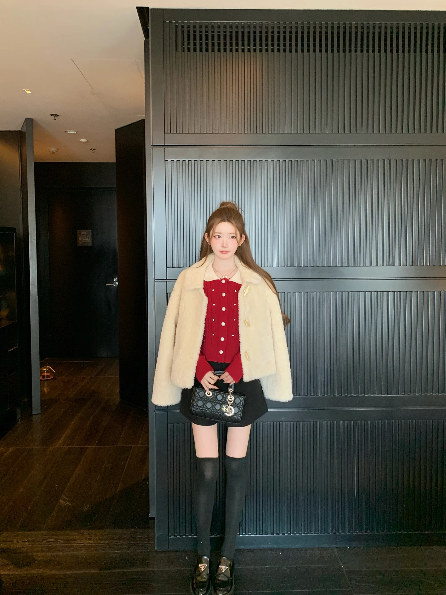 Chen Daya 厚みのある羊皮コート レディース 秋冬デザイン 襟付き ボタン付き プラッシュ アウター ルーズフィット 長袖 ショートコート