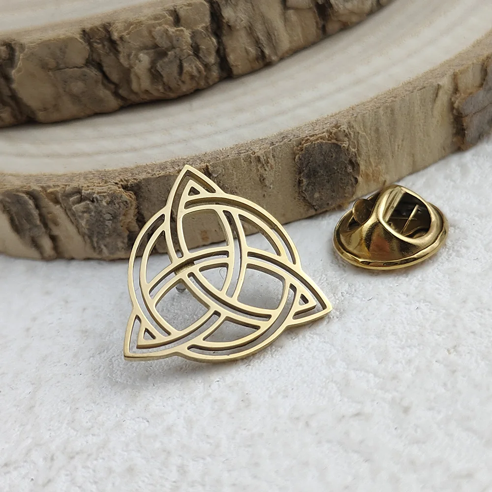 New round Celtic knot men's lapel pin, stainless steel gold-plated badge, black brooch for suit accessories, gift for father