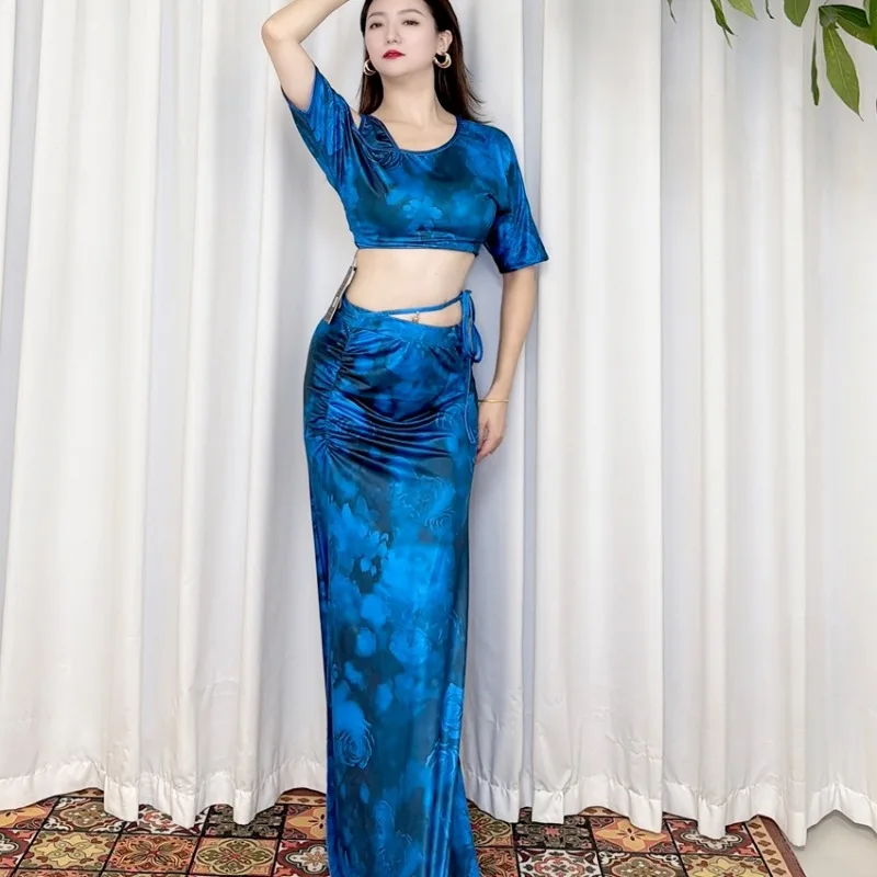 맞춤형 스웨갈 2025 신상 벨리댄스 의상 오리엔탈 댄스 의상 블루 로즈 프린트 탑과 스플릿 스커트