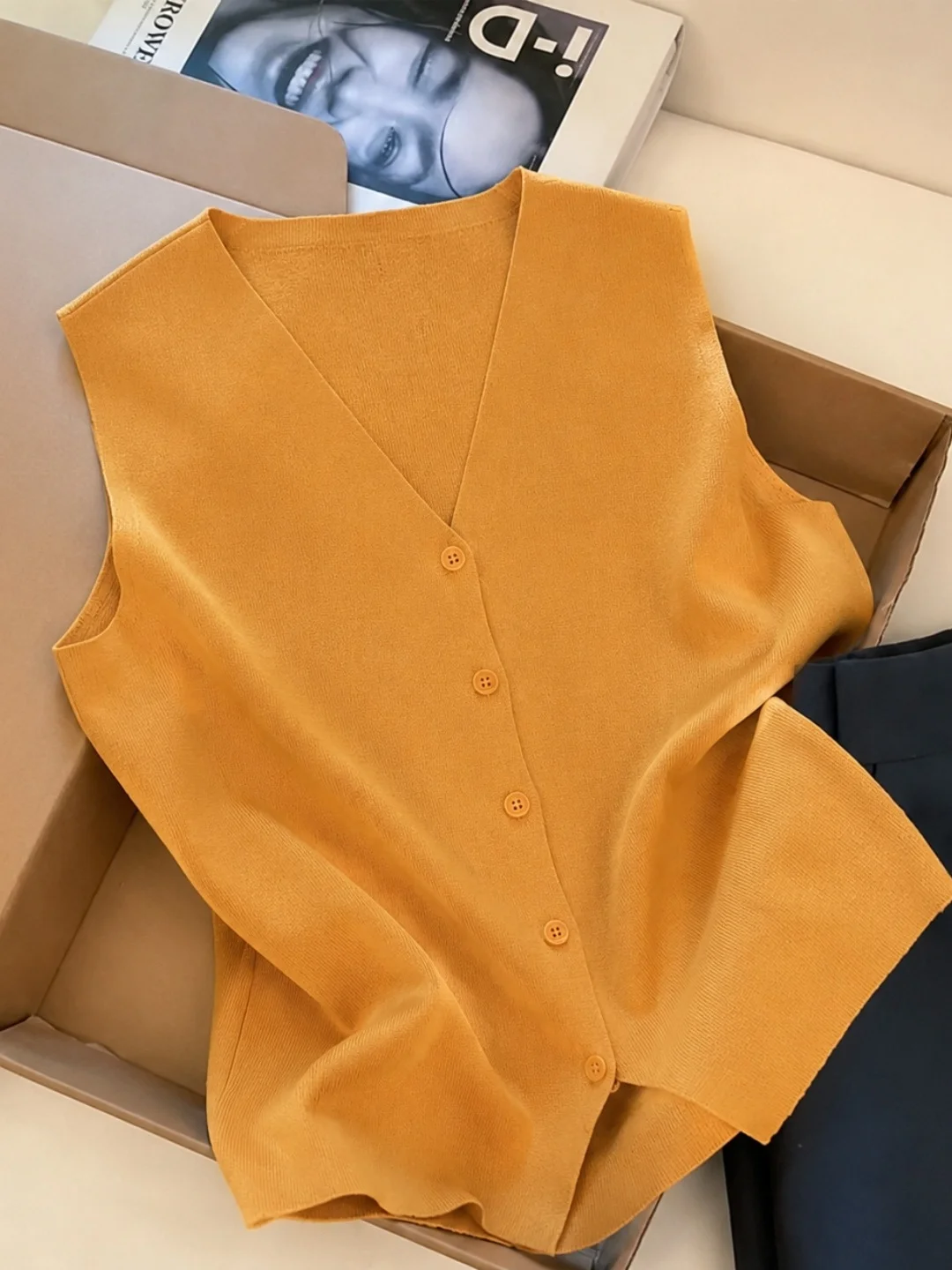 

Elegant V-Neck Knitted Vest Single Button Summer Commute Style Color Sleeveless Top Women's Fashion Casual Silk Blend