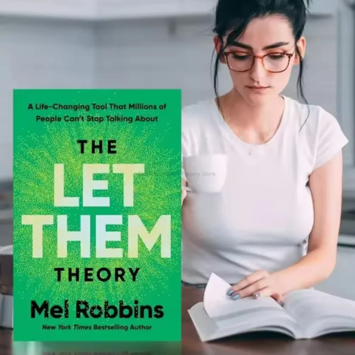 

Книга «Теория на 2025» Mel Robbins, миллионы людей, обсуждающие инструменты для изменения жизни, книги самоуправления, усиление психологии