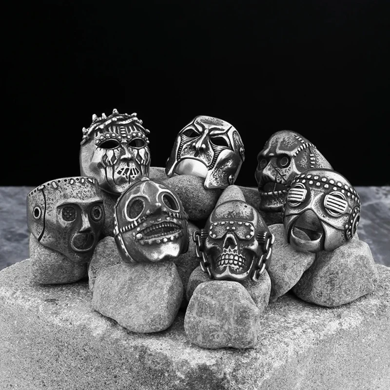 Hip Hop Titanium Steel Men's Skull Ring - Stainless Steel Diving Chain Skull Design, Bold and Avant Garde Jewelry, Gift