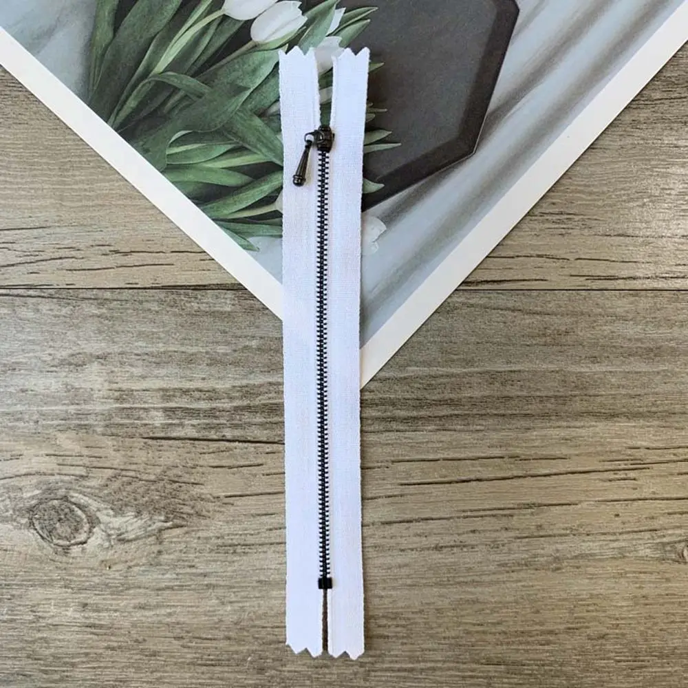 Vendite calde 16 stili 10 cm/12 cm Cerniere per abbigliamento Applique per indumenti Cucito fatto a mano Scrapbooking Mini cerniera