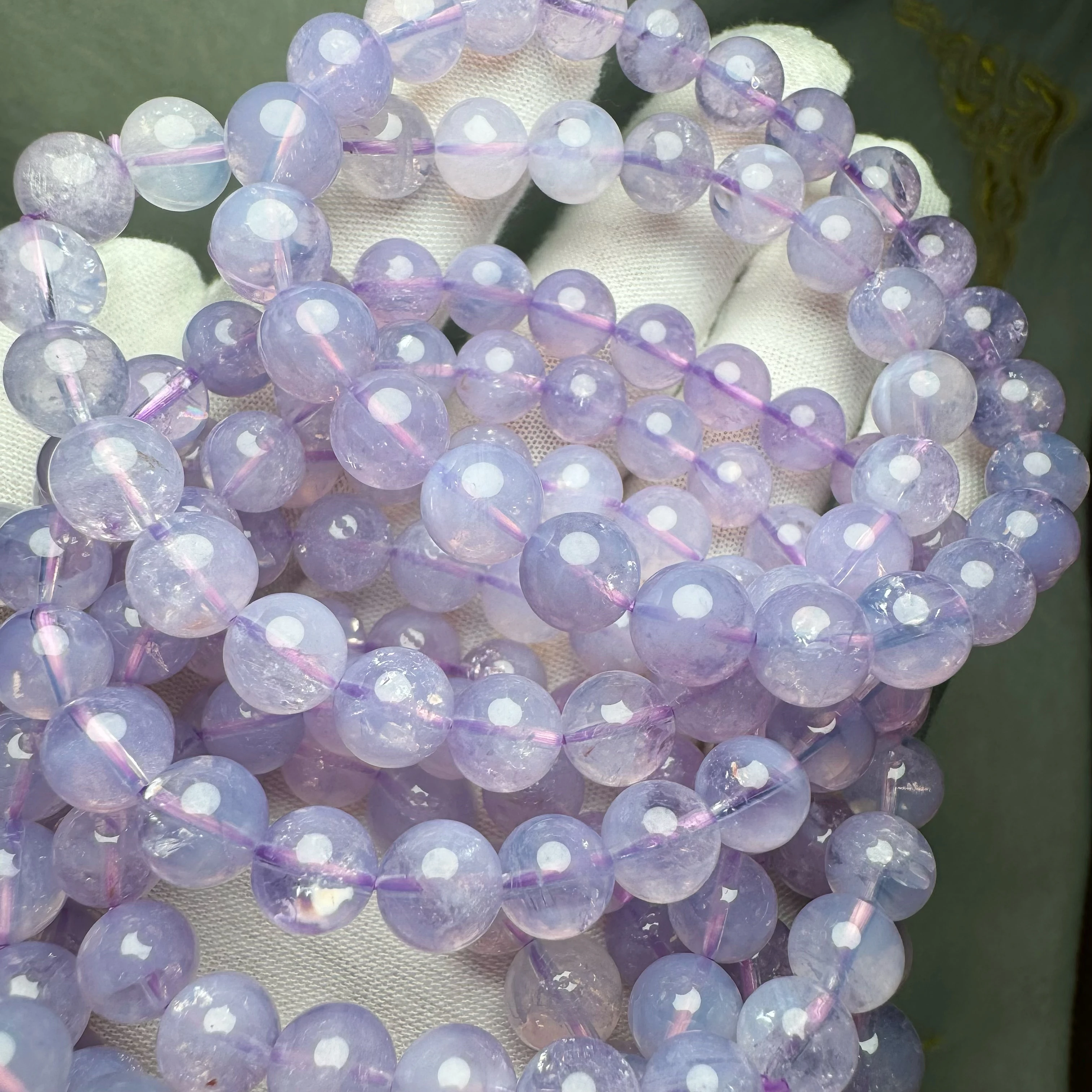 Natürliche Lavendel-Mondquarz-Kristallperlen, glatt und rund, Schmuck zur Stress- und Angstlinderung, romantische, traumhafte, ruhige Energie – Detail 2