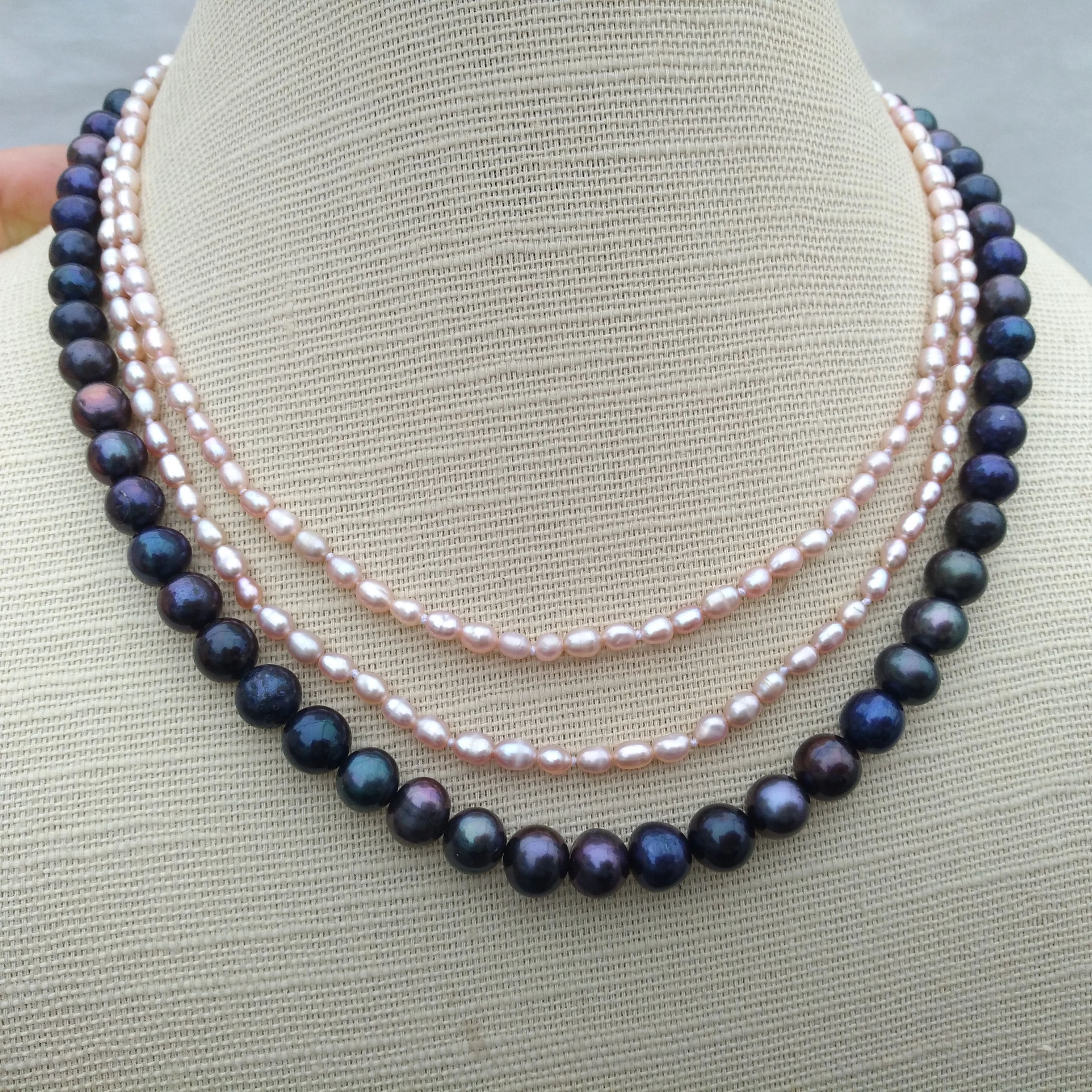 3 صفوف من قلادة اللؤلؤ الطبيعي الحقيقي لبحر الجنوب الأسود والوردي مقاس 40 سم صور أصلية لقطة حقيقية #4