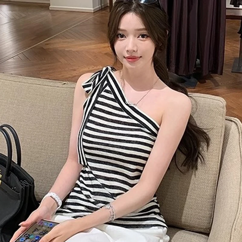 

Женский летний жилет без рукавов с наклонными плечами, черно-белый полосатый жилет, топ-бретелька