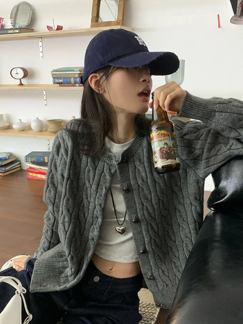 เสื้อคาร์ดิแกนไหมพรมถักเปียสีฟ้าอ่อน ทรงหลวม แขนยาว สไตล์เกาหลี สำหรับผู้หญิง รุ่นใหม่ล่าสุดสำหรับฤดูใบไม้ร่วง