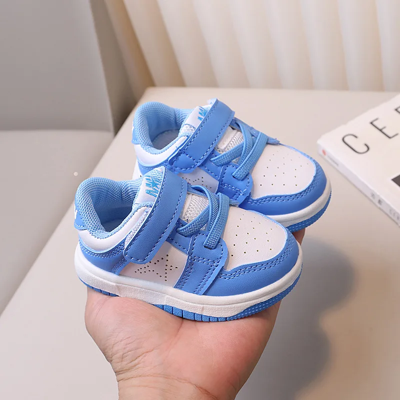 2025 ماركات جديدة كول الصلبة الأطفال حذاء كاجوال موضة الرضع تنس أربعة مواسم بنات بنين أحذية رياضية أحذية رياضية للأطفال