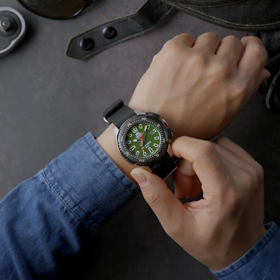 ساعة أورينت ساعة ميكانيكية أوتوماتيكية بالكامل للرجال، ساعة يد رياضية مضيئة مقاومة للماء بطول 200 متر