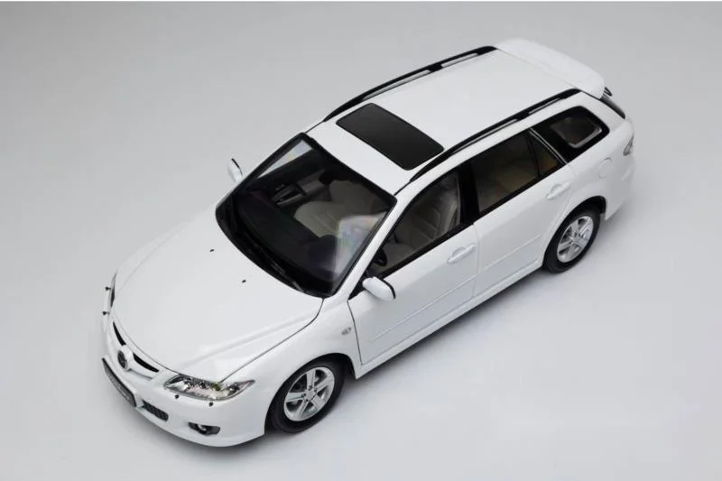 New Arrival Premium 1/18 Special Price Die-cast Metal Japanese Station Wagon Static Model Furniture Display Collection Toys