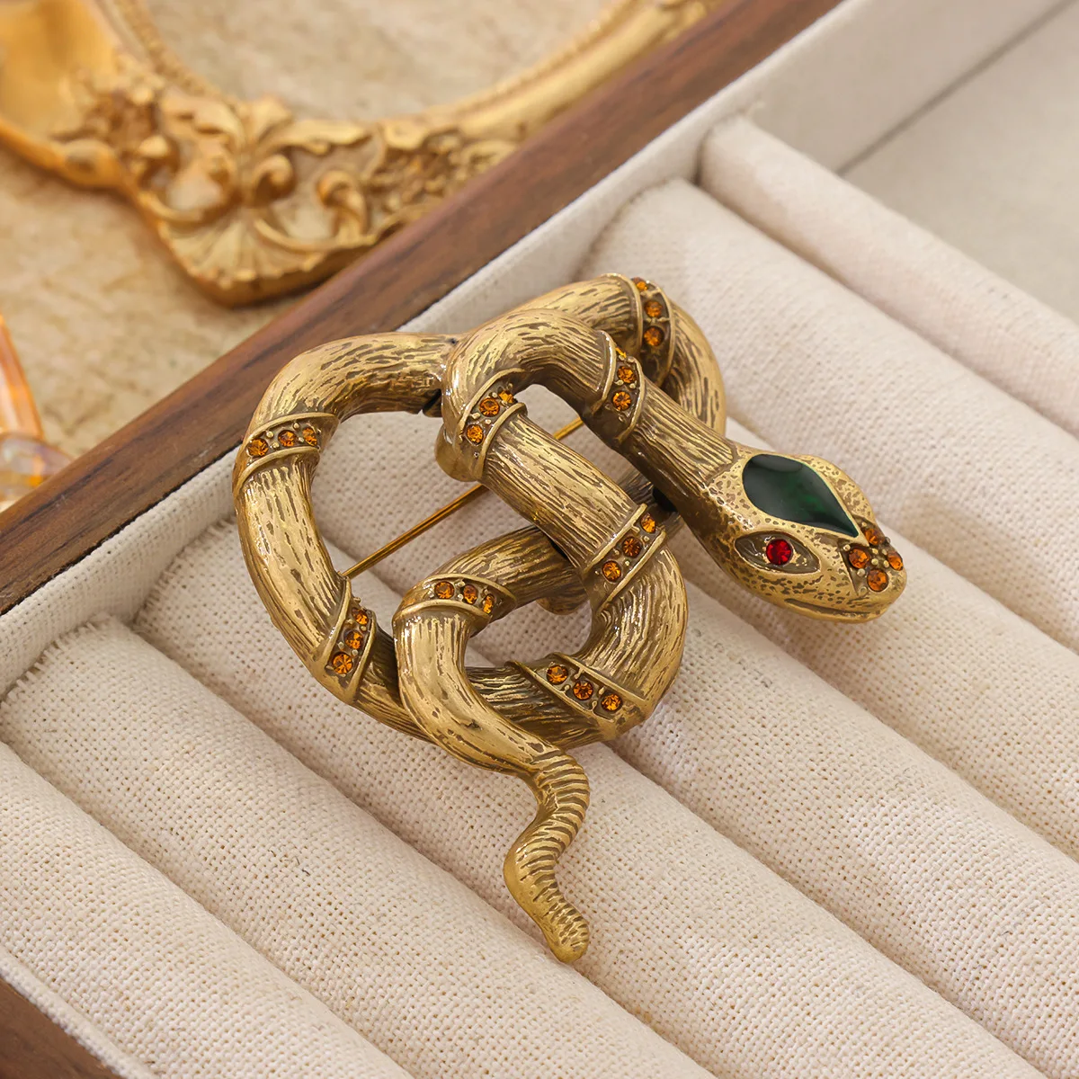 Vintage Rattlesnake Brooch - Retro Diamond Accents and Enamel Craftsmanship Exude Individuality and Elegance