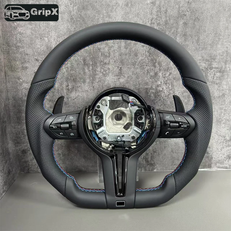O volante para BMW F30 F10 F31 F20 E90 é feito de material de couro e peças automotivas esportivas no volante