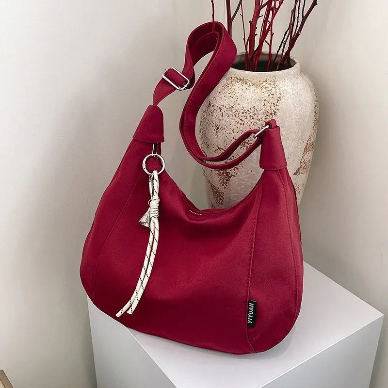 

Zipper Soft Nylon Commuting Crossbody Bags Versatile Large Capacity 2025 Hot Sale Solid Color Fashion Women's Shoulder Bags