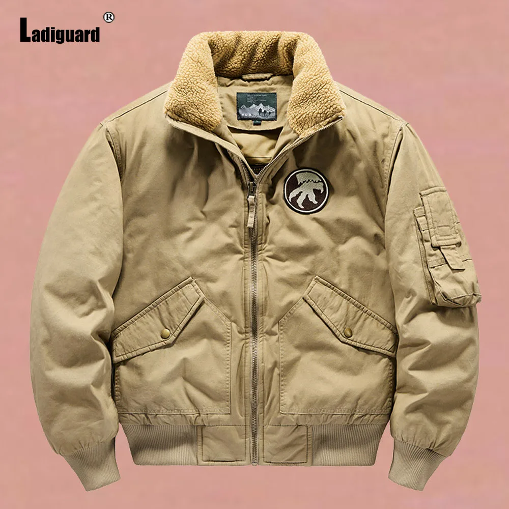 

2024 European Pilot Jacket Khaki Cotton Coats Plus Size Mens Fashion Jackets Winter Plush Outerwear Mens Zipper Pocket Overcoats