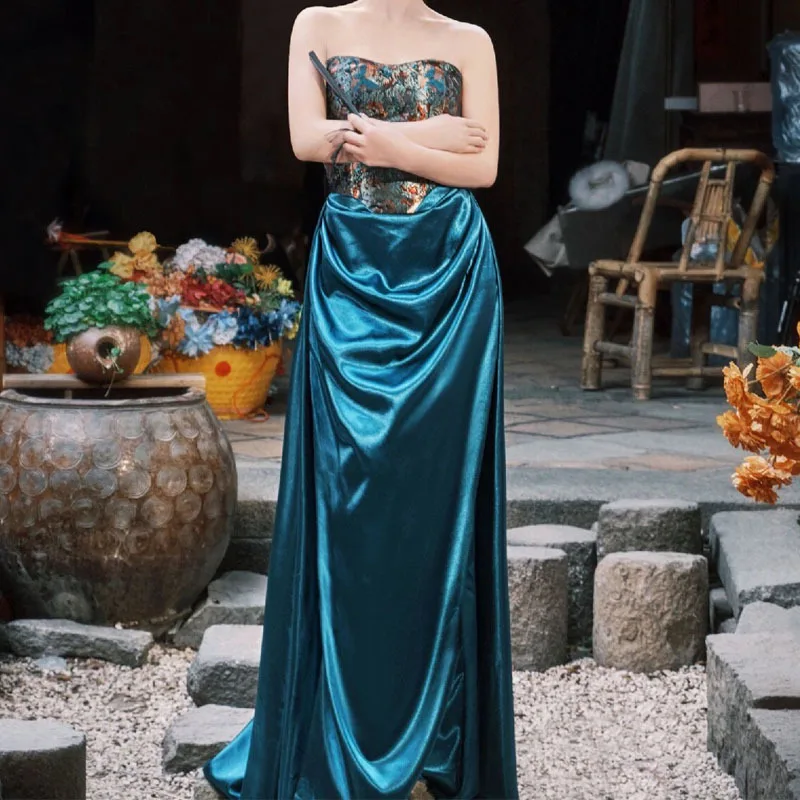 

Elegant Long Wedding Dress New Chinese Style Morning Robe for Women Bride Serving Wine out of the Door Banquet Strapless Gown
